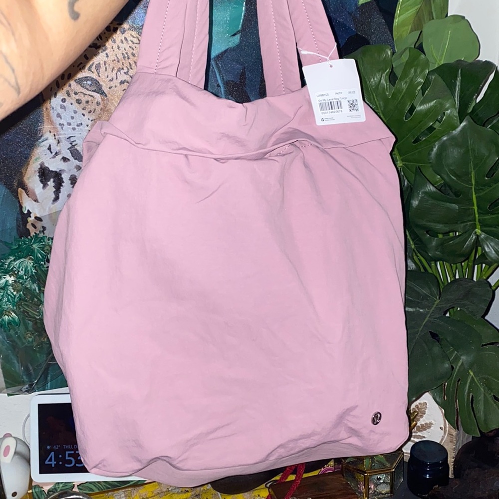 *BRAND NEW* Lululemon On My Level Bag (Large) in limited edition lilac pink